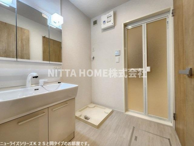 綾部市大島町穴見のアパートの洗面所|【イメージ写真図】シャワー付き洗面台を設置★