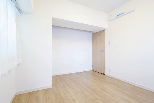 朝日西巣鴨マンションの洋室|朝日西巣鴨マンション：約６．５帖の洋室にはクローゼット・窓が付いております！