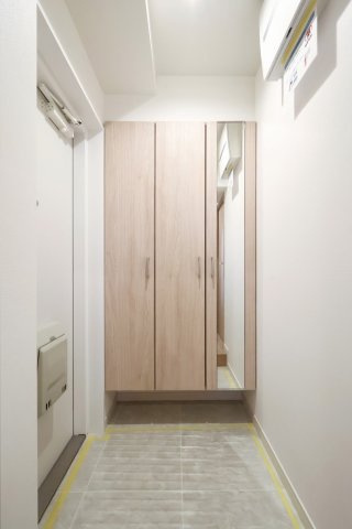 朝日西巣鴨マンションの玄関|朝日西巣鴨マンション：玄関にはシューズボックスがあり靴もスッキリ収納可能です！