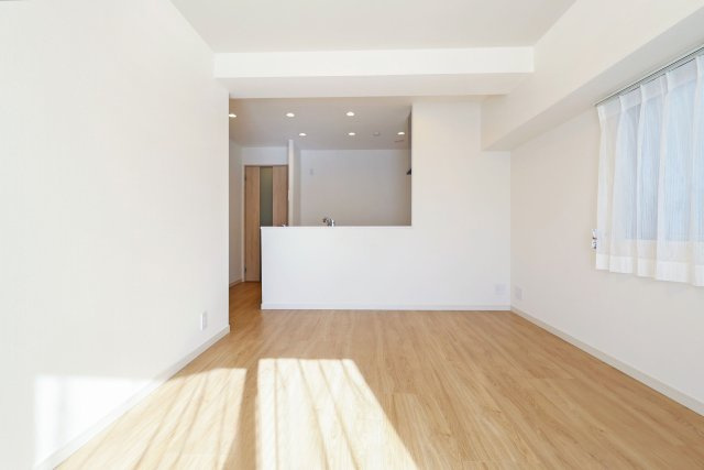 朝日西巣鴨マンションの居間・リビング|朝日西巣鴨マンション：約１４．０帖のリビングです！