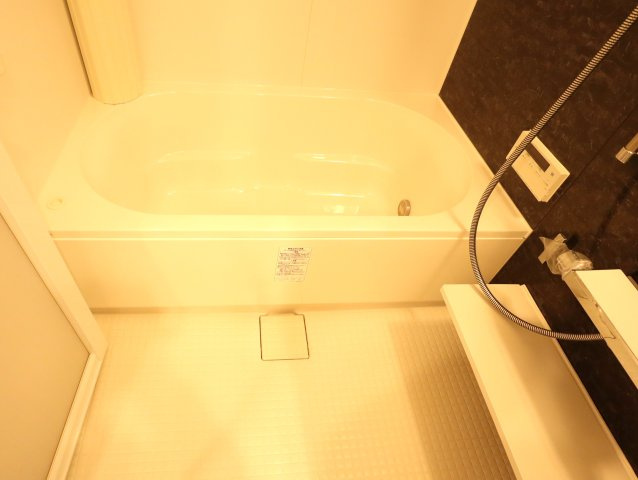 アルファステイツヒガシシュクゴウの浴室|1416サイズのゆったりした浴槽です。