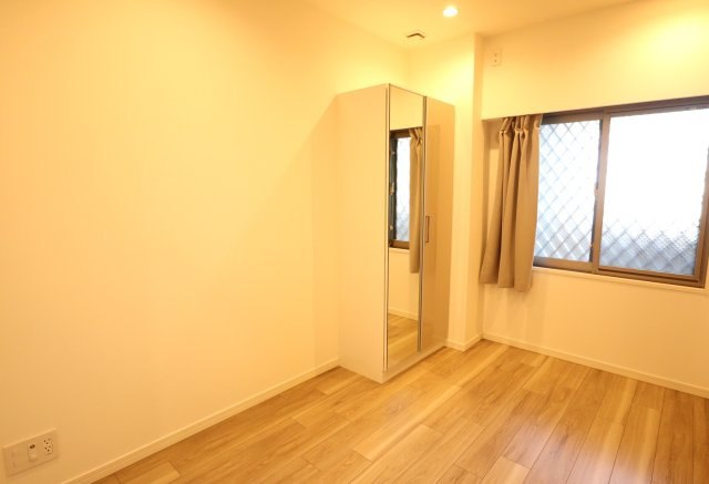 アルファステイツヒガシシュクゴウの洋室|約4.8畳のフリースペースです。