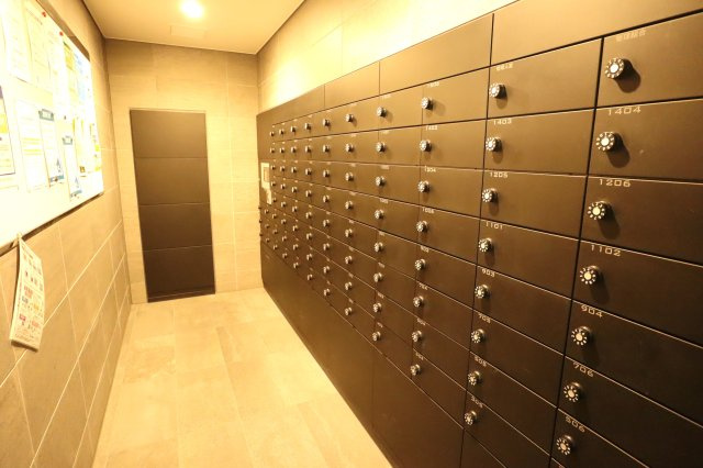 アルファステイツヒガシシュクゴウの設備|集合ポストと宅配ボックスです。