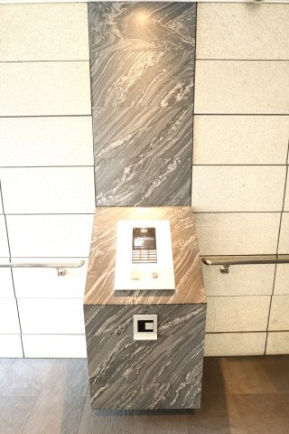 アルファステイツヒガシシュクゴウ|オートロックのエントランスです。