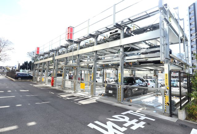 アルファステイツヒガシシュクゴウの駐車場|敷地には機械式の駐車場が有ります。