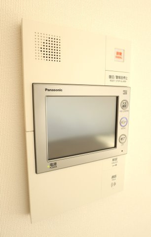 アルファステイツヒガシシュクゴウの防犯設備|室内から来訪者を確認してエントランス鍵を開錠します。