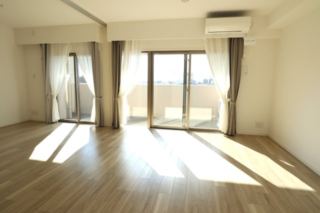 アルファステイツヒガシシュクゴウの居間・リビング|リビングと洋室5.3畳は引戸を開くと20畳の大広間となります。