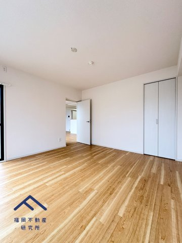 ロマネスク春日弥生の洋室