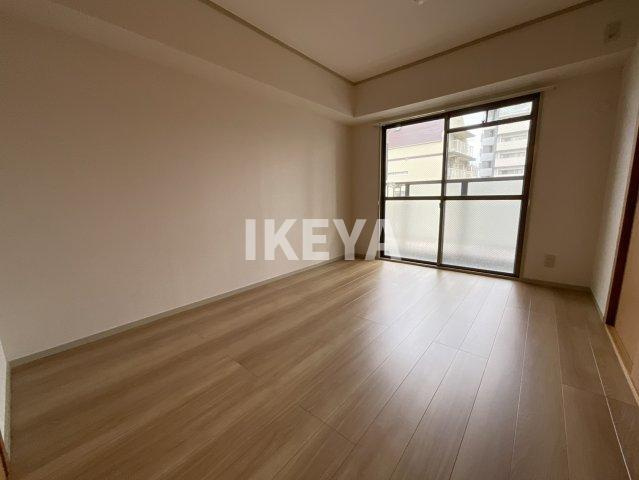 エクセレント北梅田の洋室