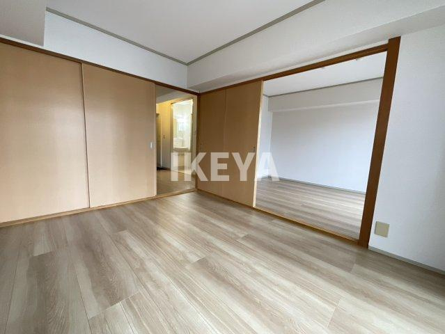 エクセレント北梅田の洋室