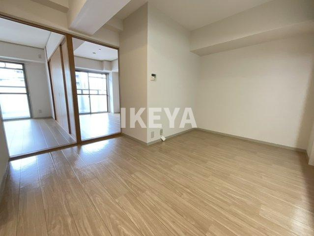 エクセレント北梅田の居間・リビング