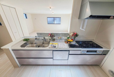 【居間・リビング】 | 横浜市泉区和泉町 新築戸建 全1棟