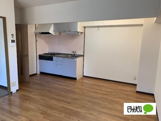 サニーコート市川の居間・リビング