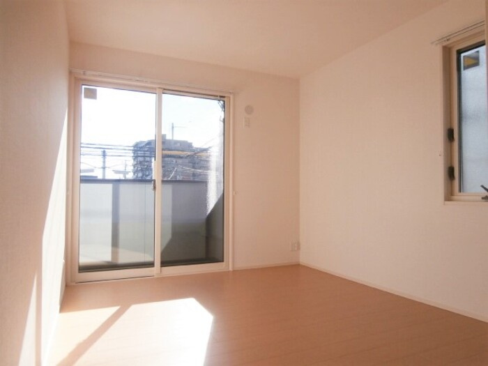 サザン　ウィンドウの洋室