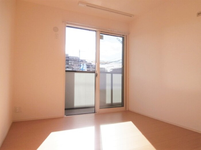 サザン　ウィンドウの洋室