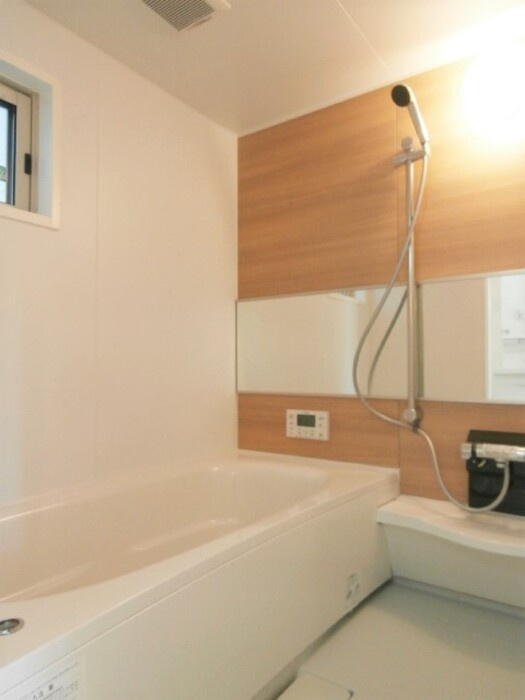 サザン　ウィンドウの浴室