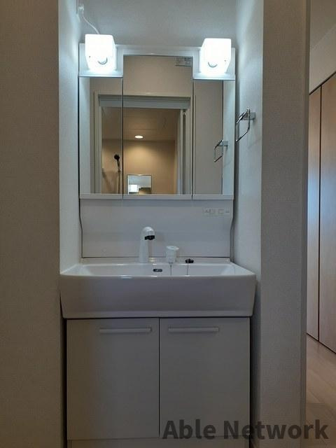 アベニールカルミアの洗面所|シャワー付洗面台