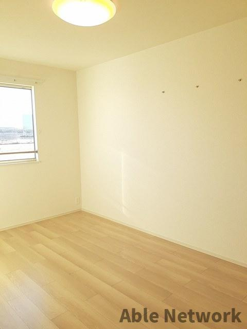 アベニールカルミアの居間・リビング|洋室６．１帖