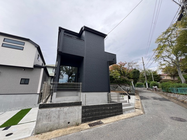 神戸市垂水区神陵台　新築一戸建て　ラスト1区画の前面道路含む現地写真|１号棟