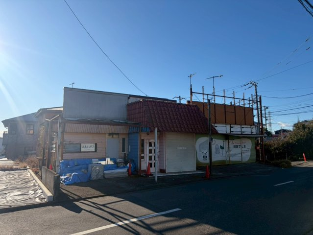 神奈川県秦野市　一棟アパート+戸建て+店舗+駐車場の間取り