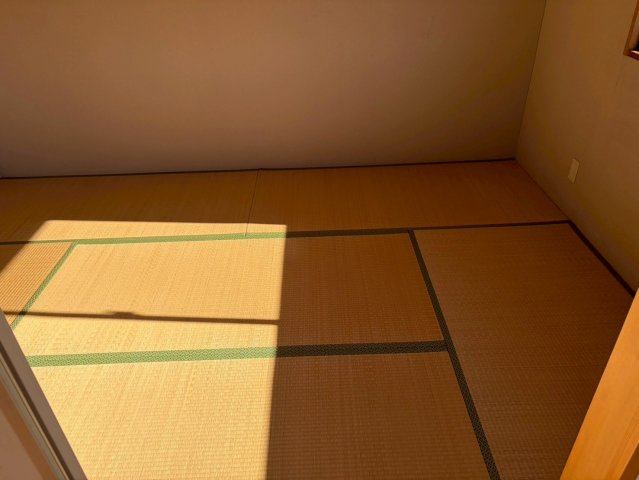 神奈川県秦野市　一棟アパート+戸建て+店舗+駐車場の和室