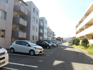 【駐車場】