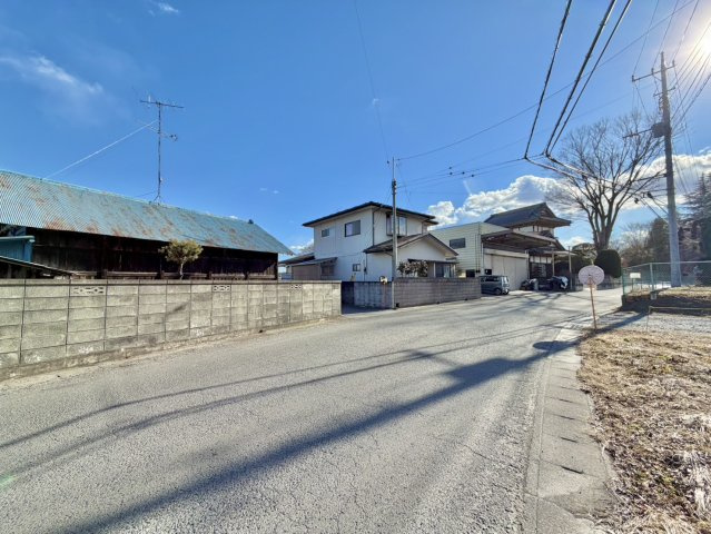 小美玉市橋場美中古物件【畑付き】の前面道路含む現地写真