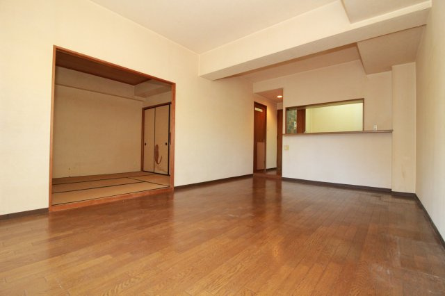 ロイヤルマンション緑丘Ⅱの居間・リビング