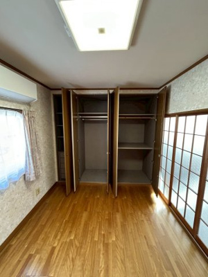 【その他】 | 安芸区中野東二丁目　戸建 | 2階　洋室6帖　奥行きのあるクローゼット収納