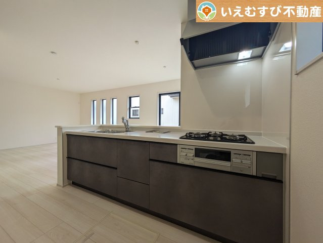 Livele Garden.S　深谷上野台第23のキッチン|機能性収納性に溢れるキッチン
収納もたっぷり付いていてすっきり片付く！毎日楽しくお料理が出来そうです！