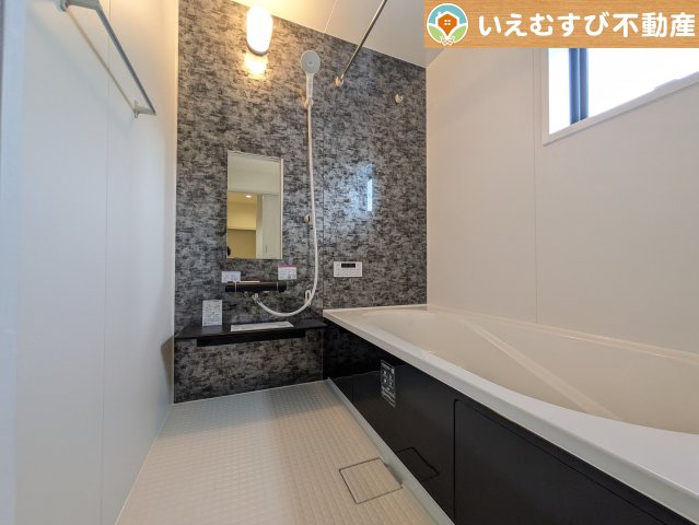 Livele Garden.S　深谷上野台第23の浴室|クールなグレーが高級感を演出
おしゃれな雰囲気の浴室。ゆとりの空間で一日の疲れをしっかりリセット♪