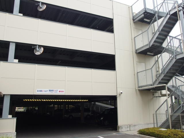 グリーンゲートレジデンスガーデンウィング　の駐車場