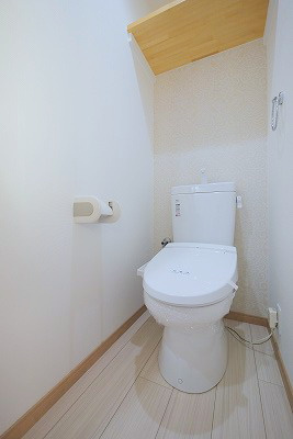 スカイガーデン豊成のトイレ|※写真は別の部屋のものです。