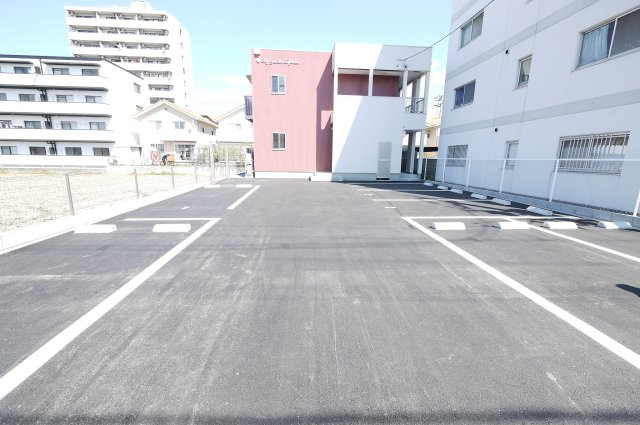 スカイガーデン豊成の駐車場