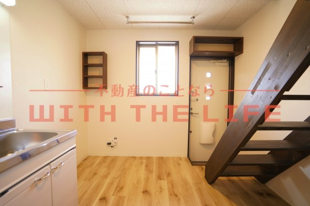 ikka豆津B棟の居間・リビング|こちらの居間で趣味の時間をお楽しみください