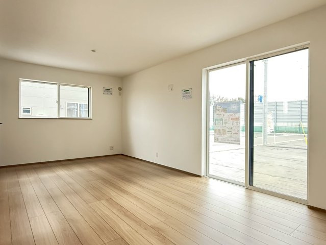 川越市中台2丁目　新築一戸建て　A号棟の居間・リビング|おしゃれなリビングです