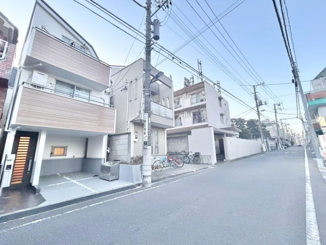 豊島区高松2丁目　中古戸建の前面道路含む現地写真|現地写真

現地ご見学希望・資料請求などお気軽にお問い合わせ下さい！
03-5990-5201