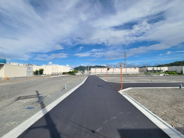 ライフフィールド西和佐Ⅶの前面道路含む現地写真