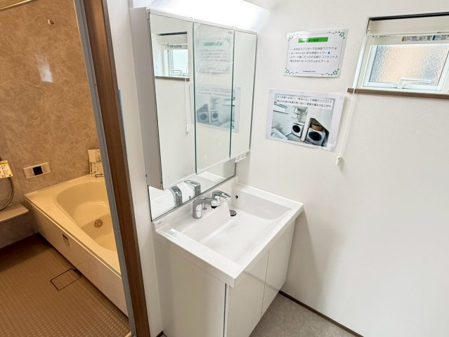 川越市中台2丁目　新築一戸建て　B号棟の独立洗面台|独立洗面台、小物を置くことができて便利です
