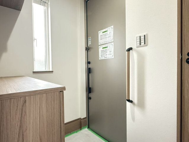 川越市中台2丁目　新築一戸建て　B号棟の玄関|明るい玄関です