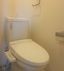 【トイレ】 | ライオンズマンション都立家政 | 温水洗浄便座。