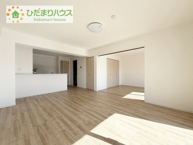 【居間・リビング】 | 我孫子ビレジ３号棟 | リビングの窓からはあたたかな日差しが差し込みます(*'▽')