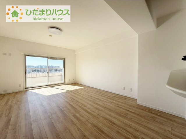 【居間・リビング】 | 我孫子ビレジ３号棟 | 家族だんらんで、笑顔のたえない時間も増えそうな広々としたLDKが魅力です(^^)/窓も多くて明るい空間でくつろげます。