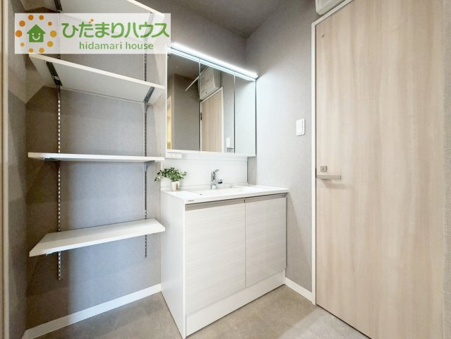 【独立洗面台】 | 我孫子ビレジ３号棟 | 洗面所のリネン庫はタオルや肌着類などの収納に便利です！！