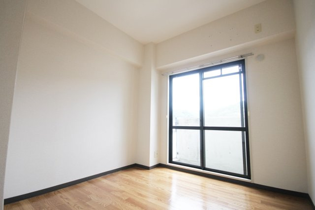 カルムエール乾の洋室