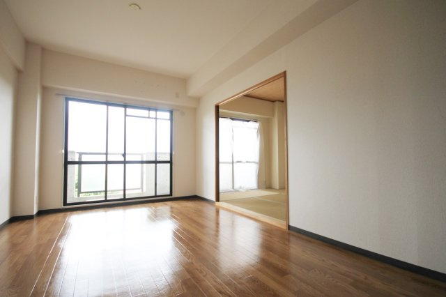 カルムエール乾の居間・リビング