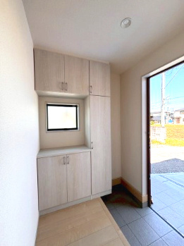 あきる野市引田♪敷地46坪超×長期優良住宅の角地の玄関