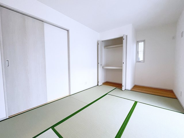 新築戸建・新築建売　西郷村小田倉字前原　小田倉小・西郷第二中の和室|畳のぬくもりが心地いい和室。リビングから見守ることができ、お子様のお昼寝や遊び場に最適です！