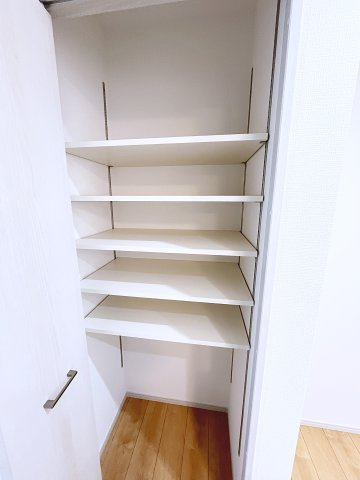 新築戸建・新築建売　西郷村小田倉字前原　小田倉小・西郷第二中の収納|パントリー収納は可動式の棚で便利！