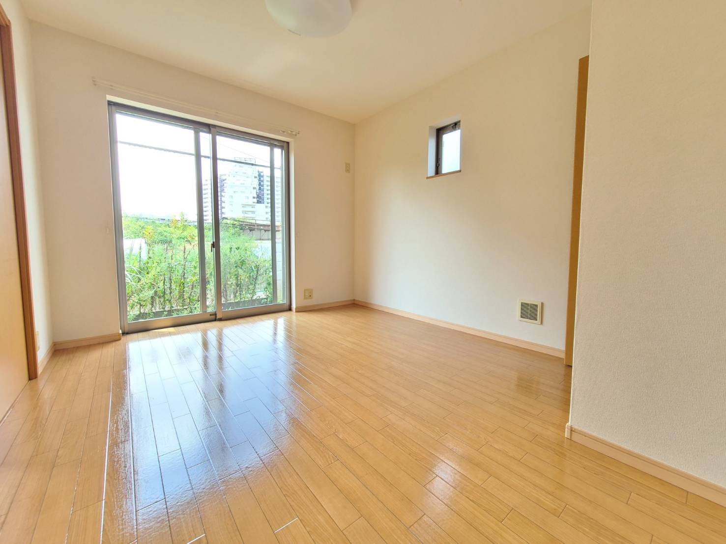 ブルージュの洋室